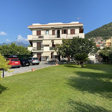 Aparthotel I Fiori Di Pietra Pietra Ligure Exterior foto