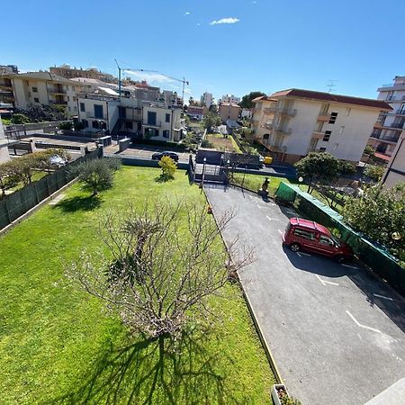 Aparthotel I Fiori Di Pietra Pietra Ligure Exterior foto