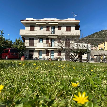 Aparthotel I Fiori Di Pietra Pietra Ligure Exterior foto