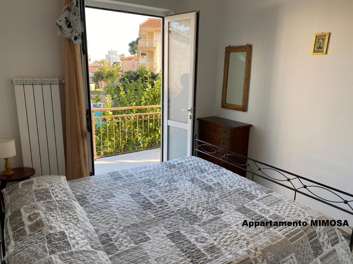 Aparthotel I Fiori Di Pietra Pietra Ligure Exterior foto