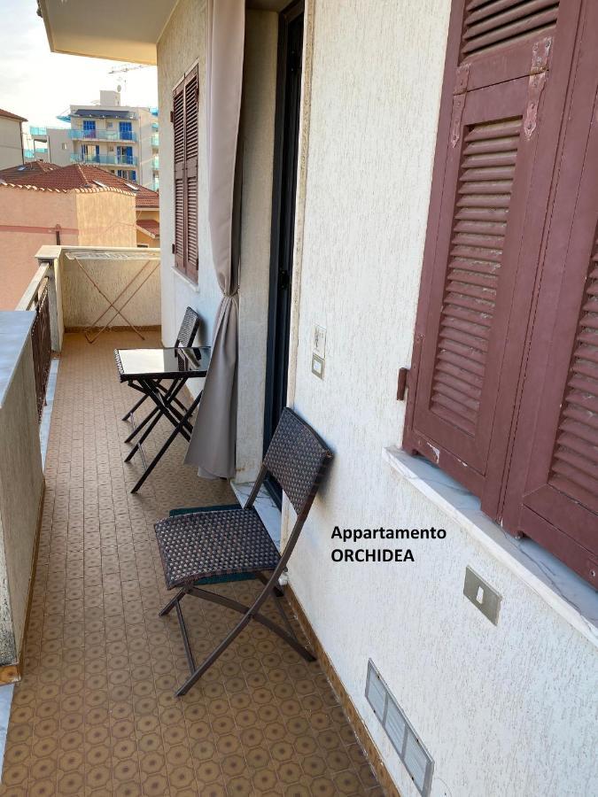 Aparthotel I Fiori Di Pietra Pietra Ligure Exterior foto